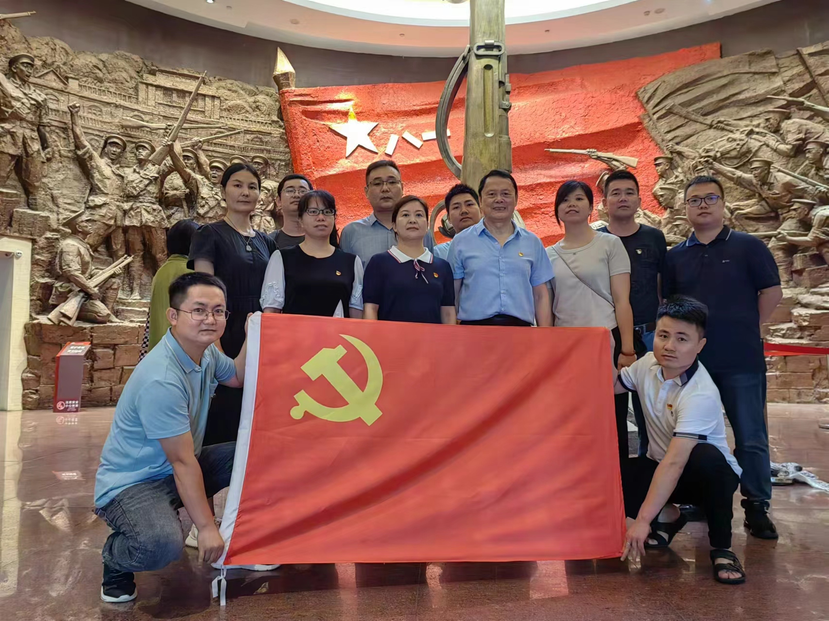 賡續紅色血脈，傳承建黨精神                                                    ——江西誠建黨支部開(kāi)展“慶七一，感黨恩，跟黨走”主題黨日活動(dòng)